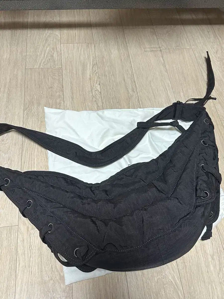LEMAIRE(ルメール) スモール ソフト Game Bag ナイロン ダーク LEMAIRE(ルメール) スモール ソフト Game Bag ナイロン ダーク