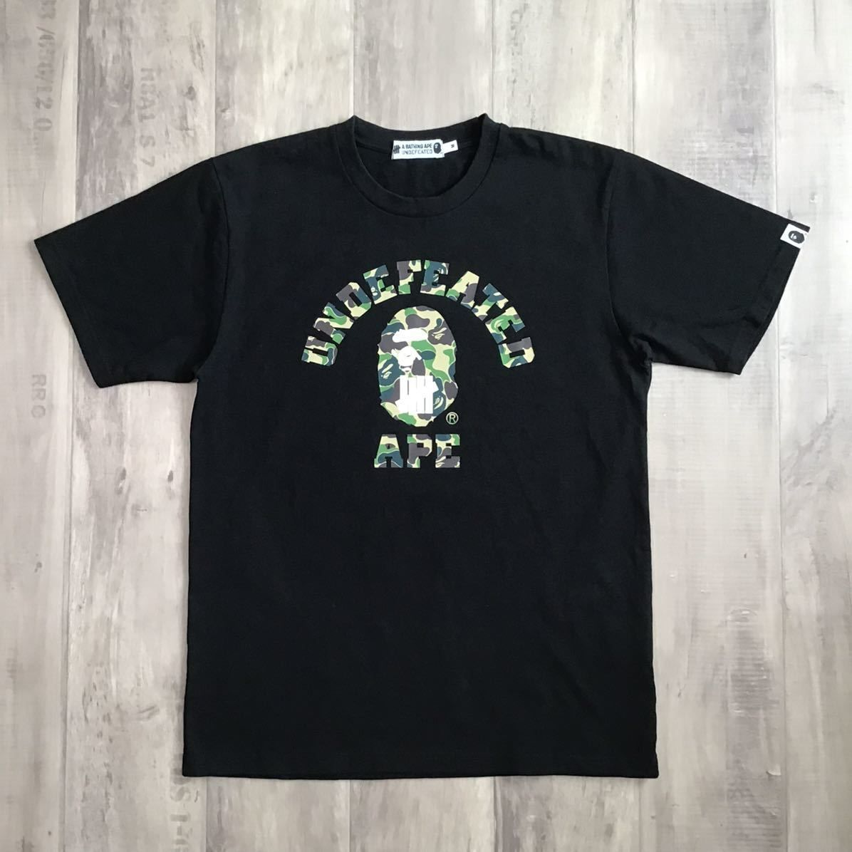 Undefeated × BAPE カレッジロゴ Tシャツ Mサイズ a bathing ape アンディフィーテッド エイプ ベイプ アベイシング エイプ BAPE camo - メルカリ