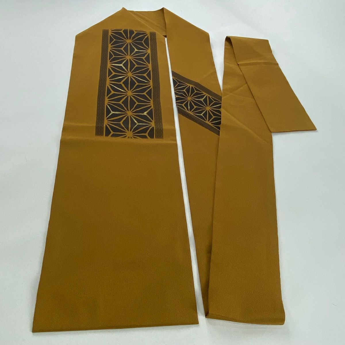 半幅帯 美品 名品 縞 幾何学 山吹茶色 正絹 中古 名古屋帯 美品 秀品 麻の葉 金彩 縮緬 山吹茶色 正絹 【中古