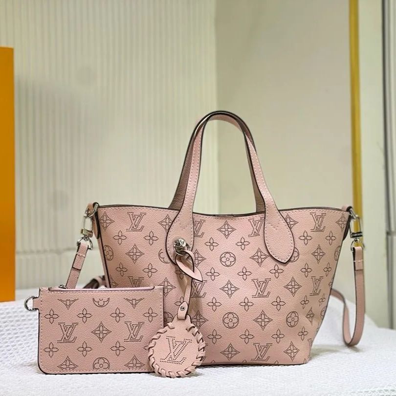 新品未使用 箱付  LOUIS VUITTON ノベルティトートバッグ 専用ページ