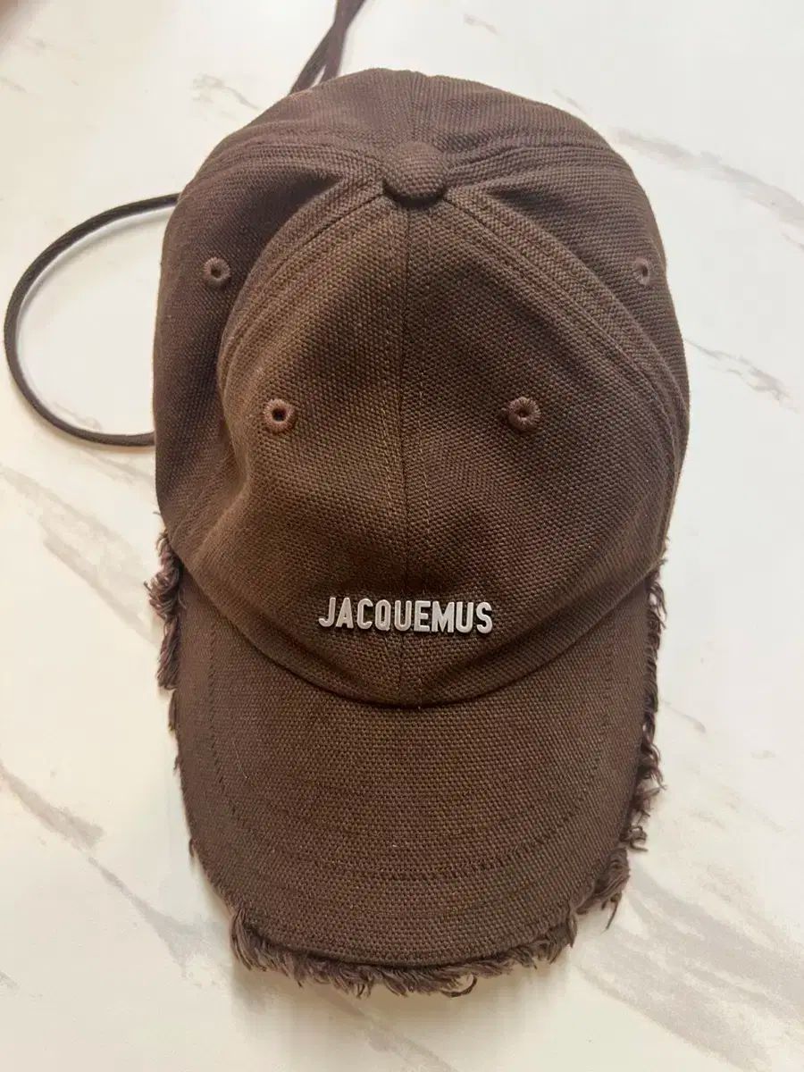 【雷市場（ポンジャン）商品韓国直送】正規品 Jacquemus（ジャックムス) ラ 棺桶 アーティチョーク ブラウン ボールキャップ 60