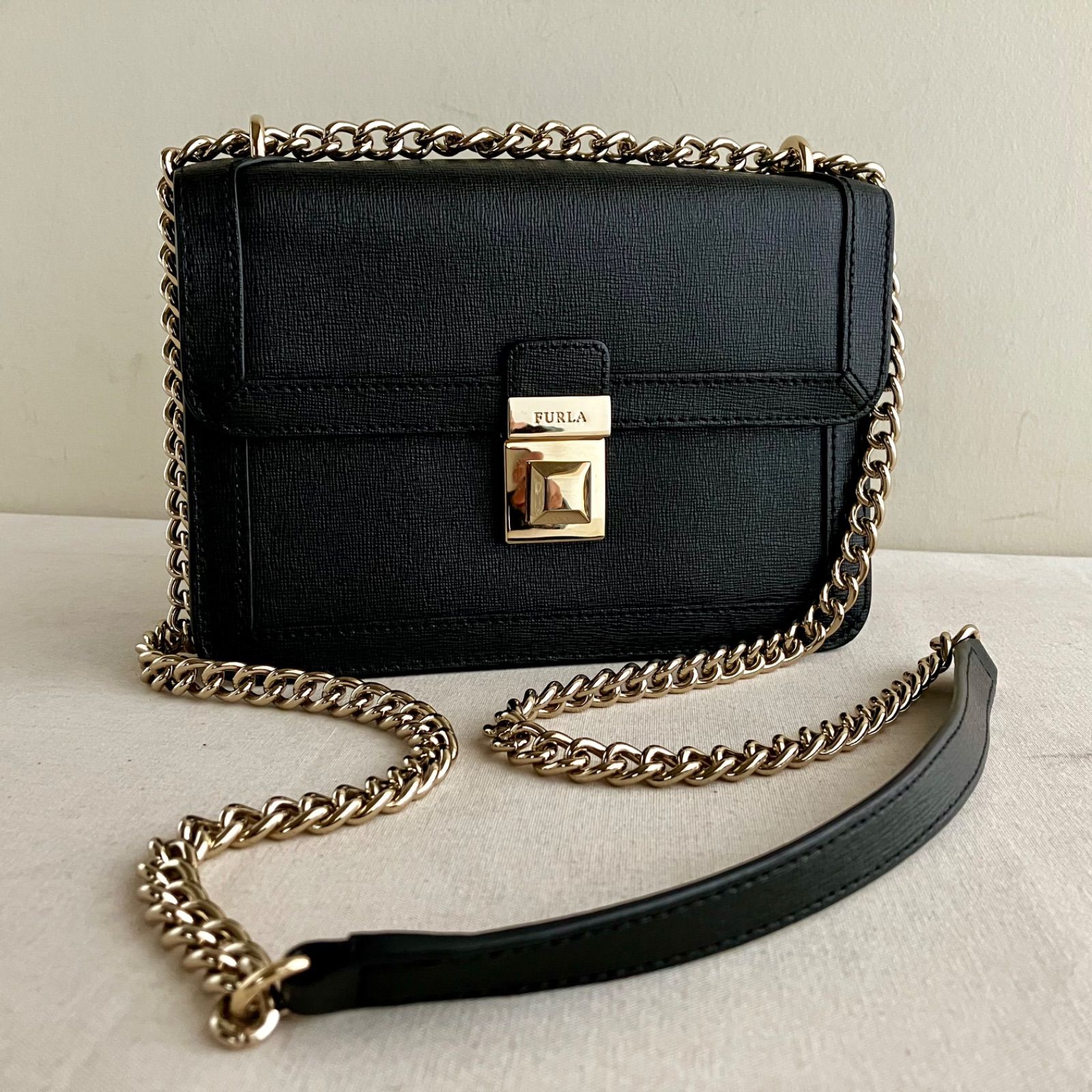 期間限定値下げ フルラ ショルダーバック チェーンバック 黒 フルラ