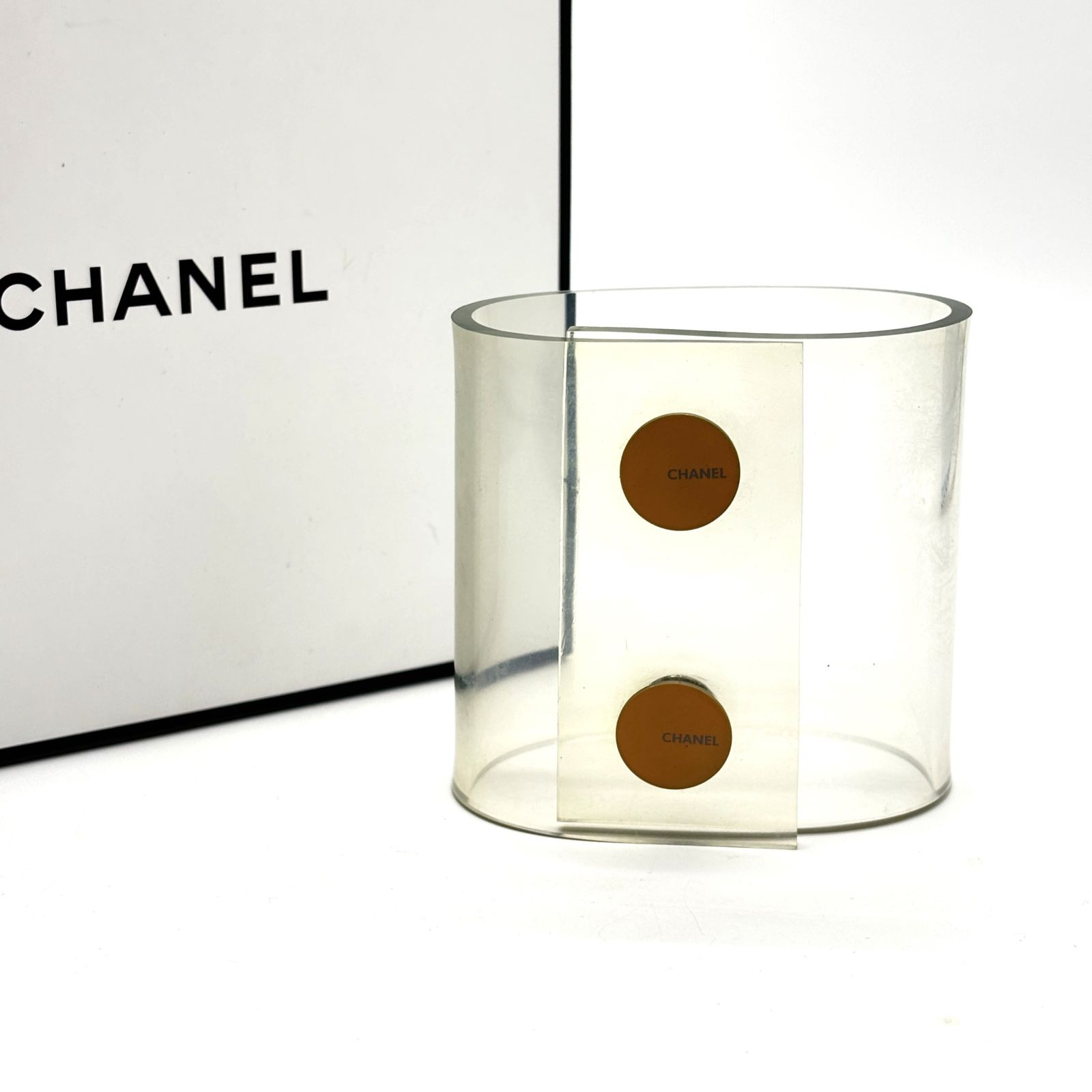 CHANEL　クリアバングル　ブレスレット 洗練された透明感✨】 CHANEL クリアバングル ブレスレット ロゴ
