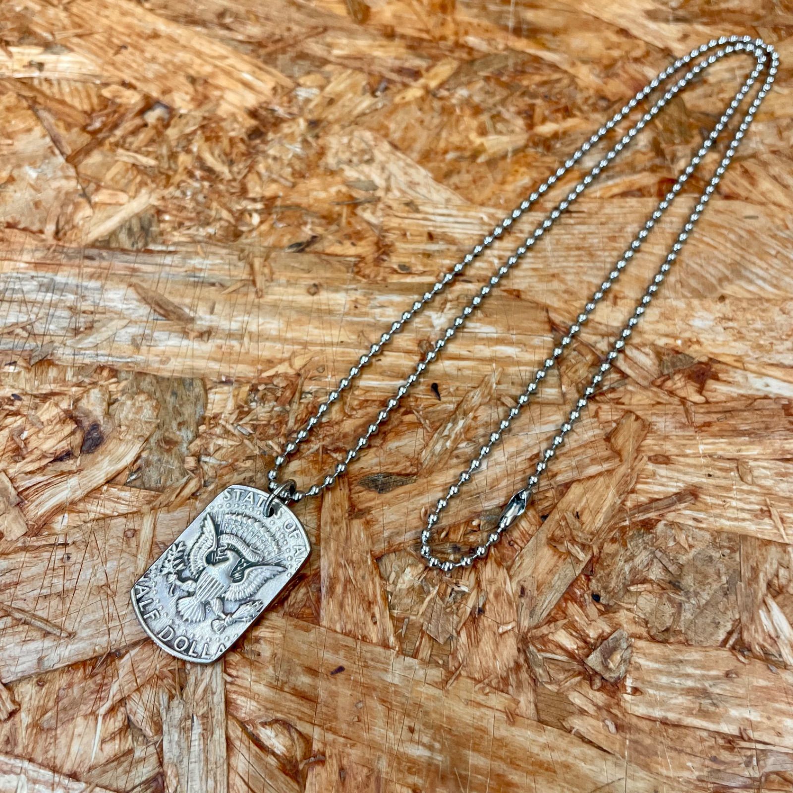 2】オールドコインネックレス 50セント ハンドメイド オリジナル ヴィンテージコイン アクセサリー ハーフダラー USA アメリカ 硬貨 ビンテージ  VINTAGE - メルカリ