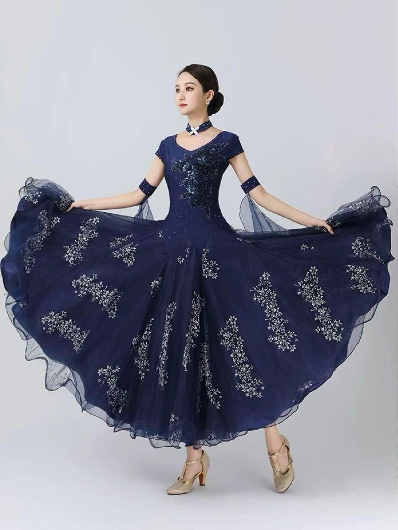 新品未使用競技会に最適 ストーン付きスタンダードドレス！白色