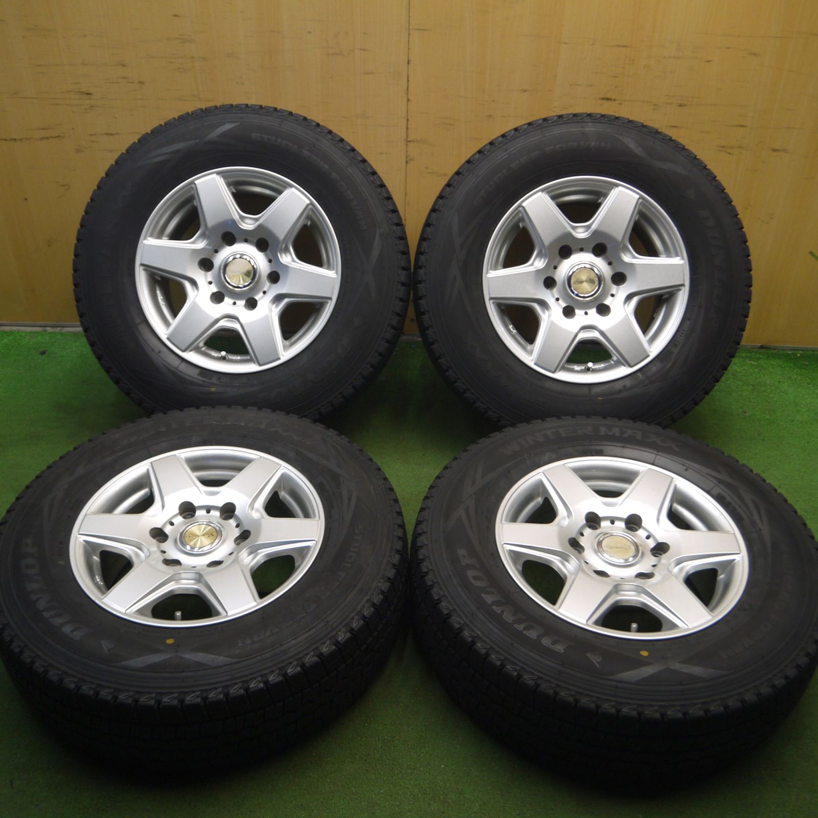 送料無料* バリ溝！9.5分☆ハイエース等 195/80R15 スタッドレス 