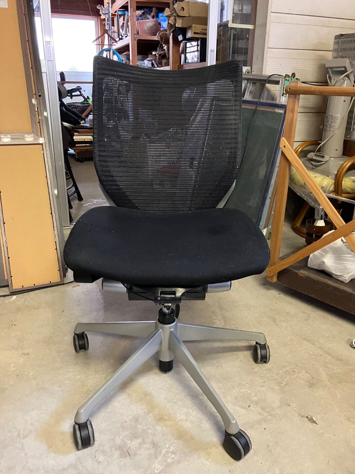 オカムラ オフィスチェア バロン ローバック ブラック シルバー 220 オカムラ オフィスチェア エグゼクティブチェア