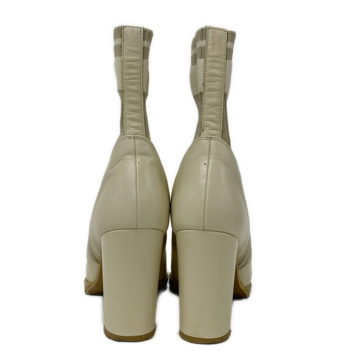 アイボリー×ベージュ