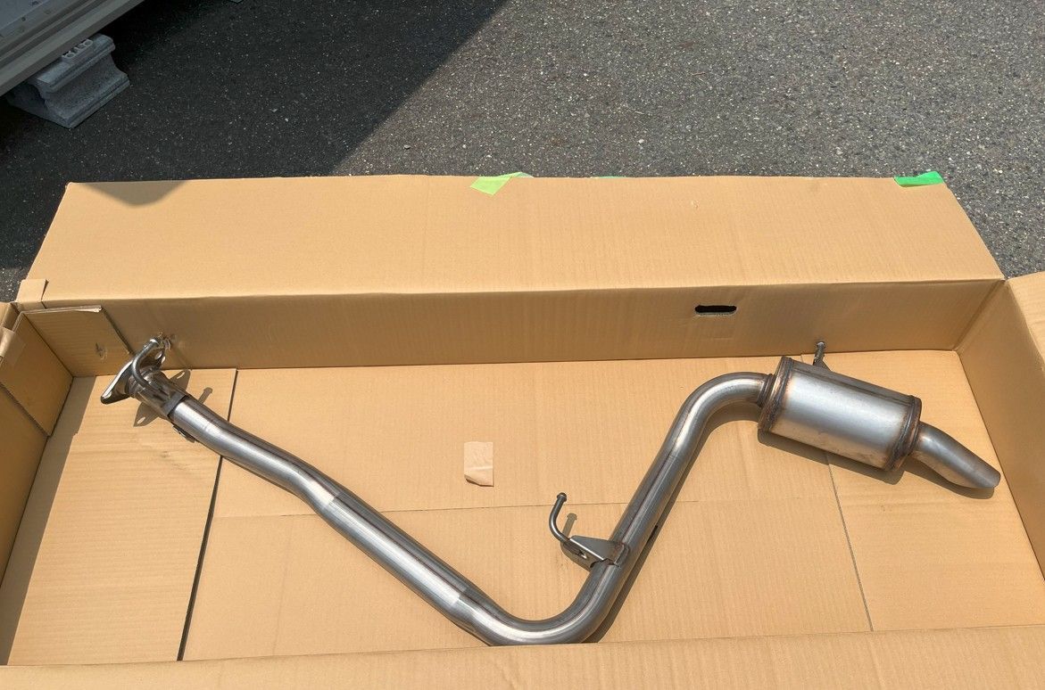 送料着払い】アルファード40系純正マフラー新車外し（公道未使用、良品 