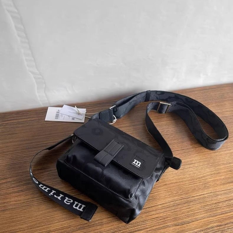 マリメッコ ショルダーバッグ ウニッコ Mini Messenger marimekko マリメッコ ショルダーバッグ ウニッコ Mini