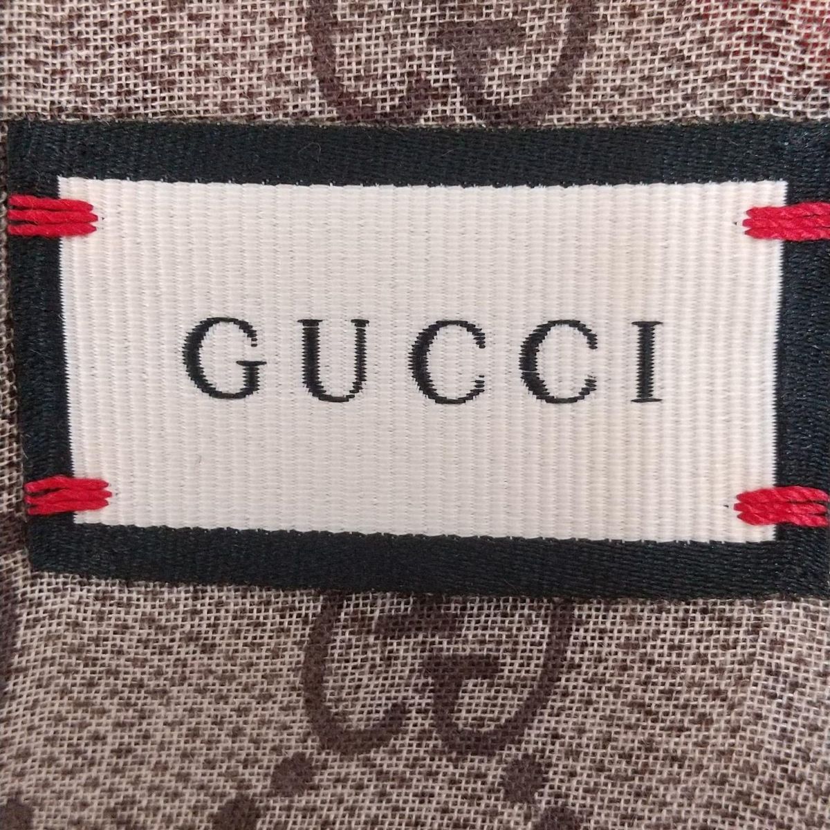 グッチのワインレッドのショール
ウール70%/シルク30% Amazon | グッチ ショール 508797-5179 GUCCI 大判 ストール