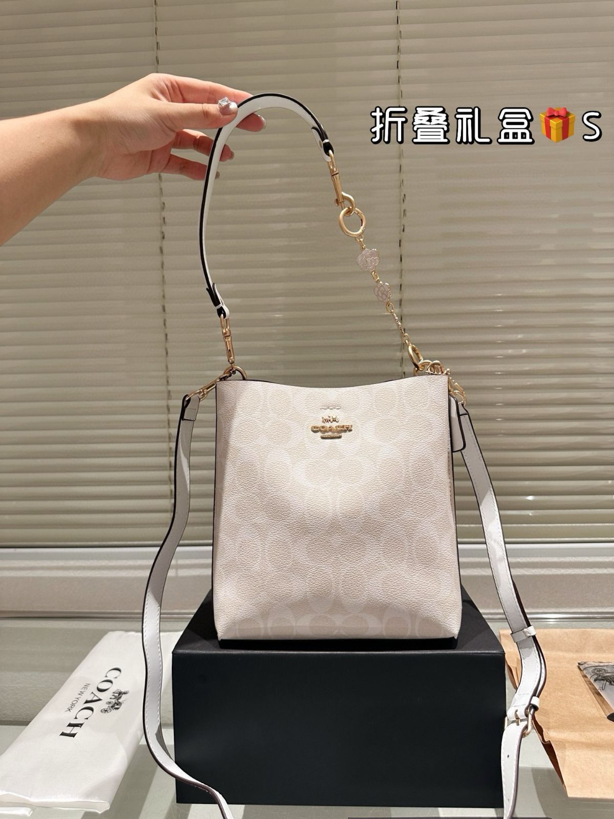 公式】コーチアウトレット | モリー バケット バッグ 22 シグネチャー