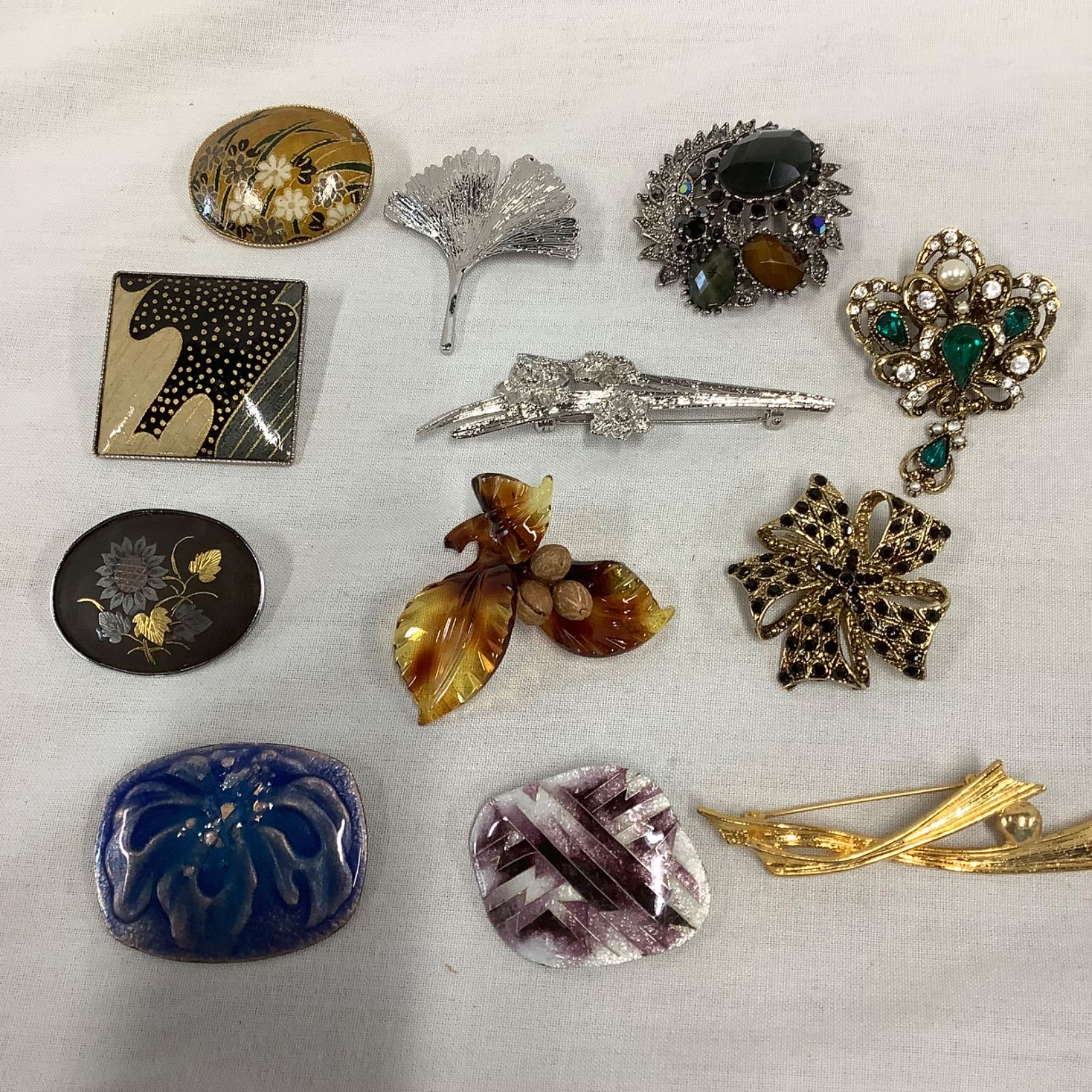 アンティークブローチ美品 お花の形のクリスタルカットガラスのブローチ1950年代 ga-1064の