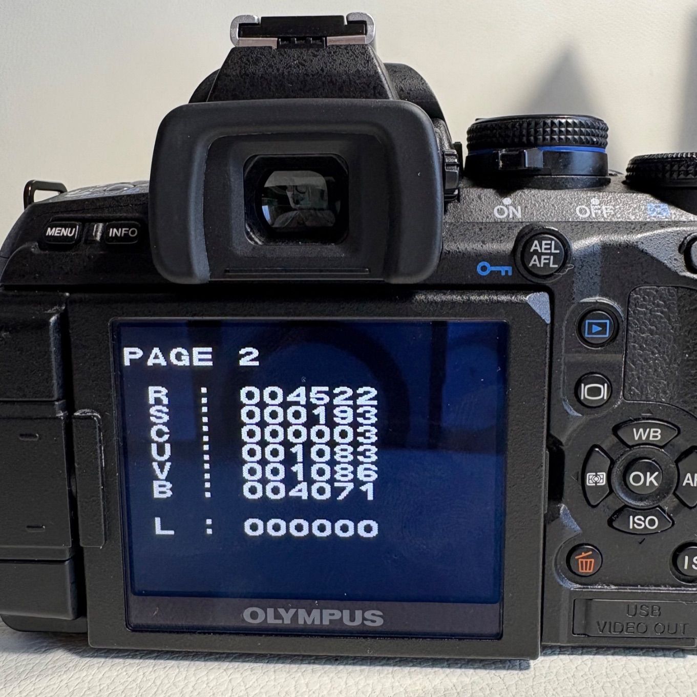OLYMPUS オリンパス デジタル一眼カメラ E-620 ダブルレンズキット 