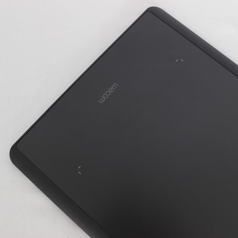 美品】Wacom Intuos Pro Medium PTH-660/K0 ペンタブレット