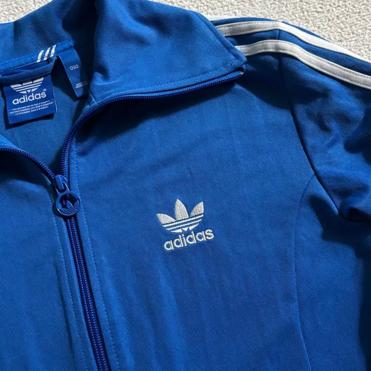 アディダス 新モデル ヨーロッパ ブルー ジャージ