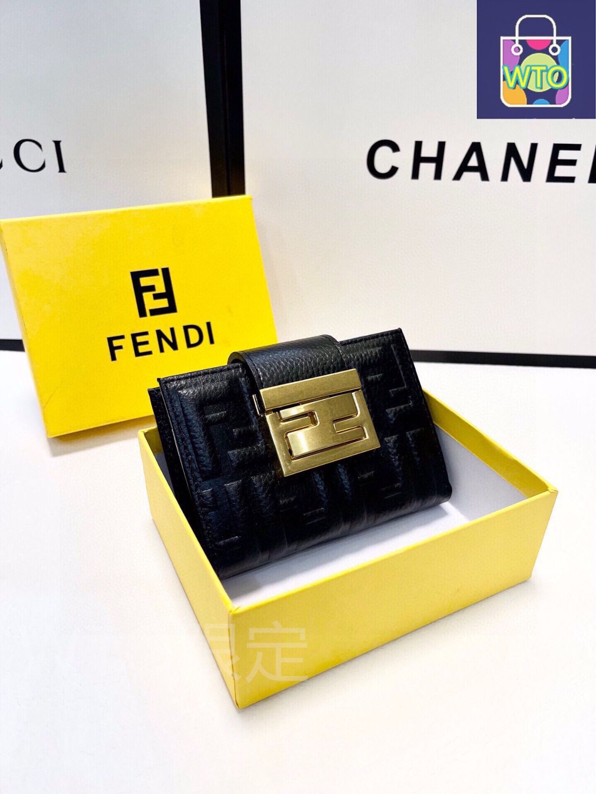 今日 Fendi フェンディ 三つ折り短財布 クラシックデザインと精密な仕上げ 耐久性に優れ