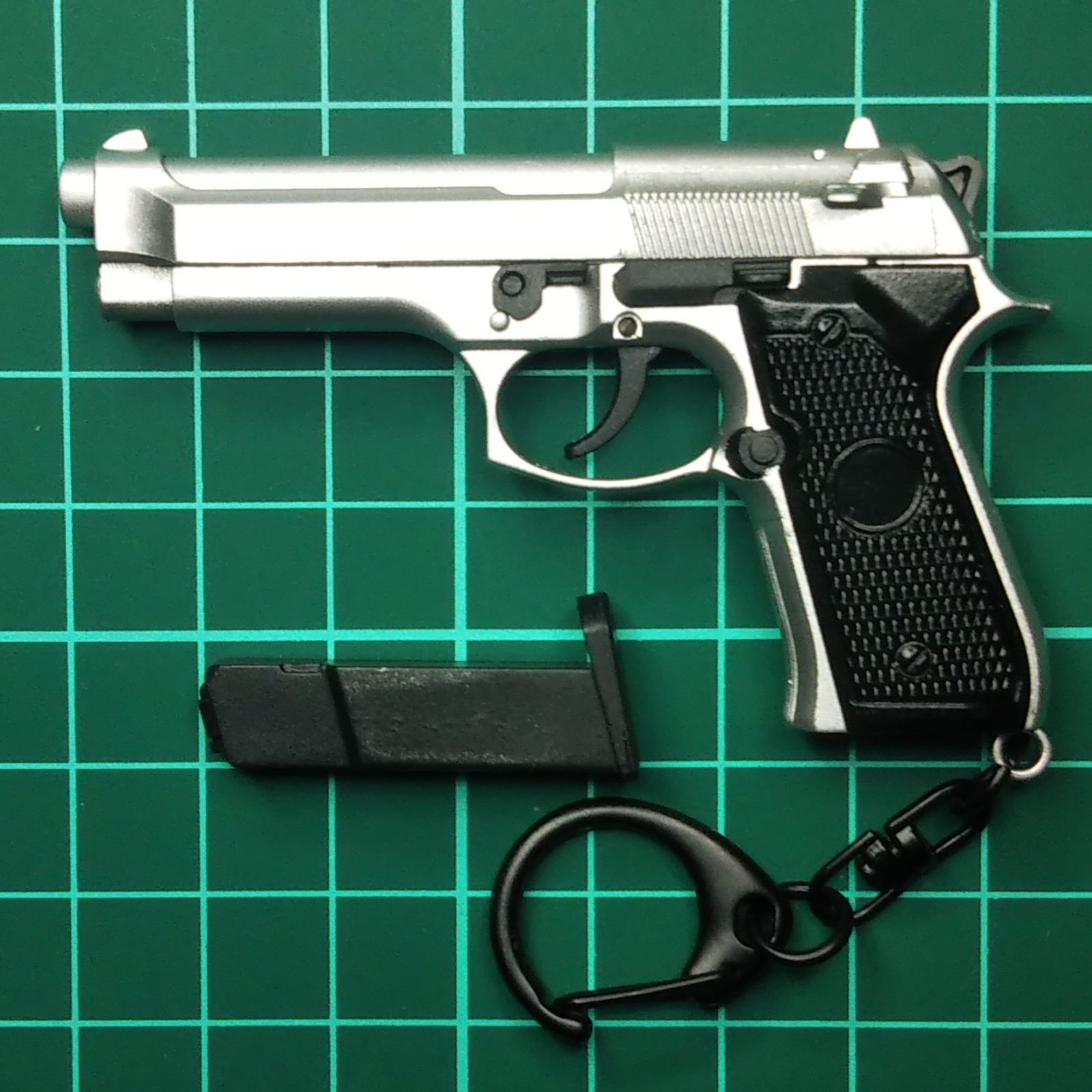 ミリタリー 銃 ピストル キーホルダー スライド可動 ベレッタ M92