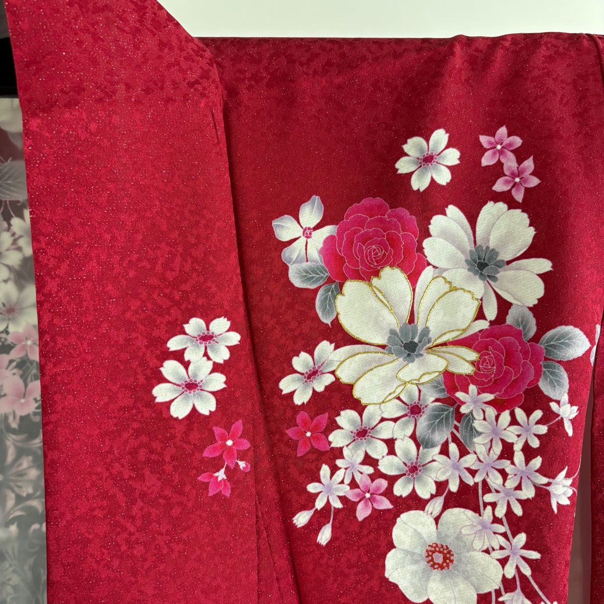 ポリエステル振袖 薔薇 身丈170cm 躾糸付き ポリエステル振袖 薔薇 身丈170cm 躾糸付き 着物・浴衣