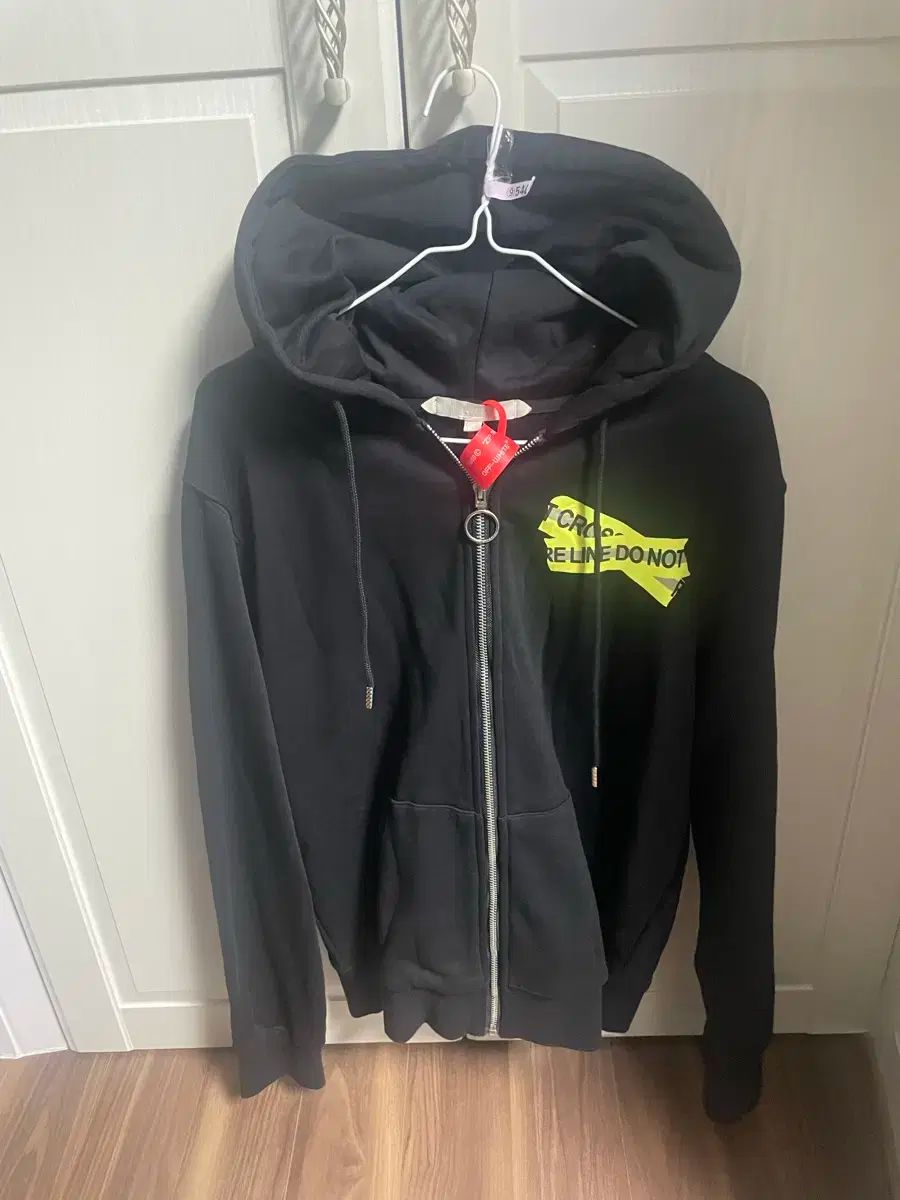 【雷市場（ポンジャン）商品韓国直送】 Off-White(オフホワイト) フード付き ジップアップパーカー 出品
