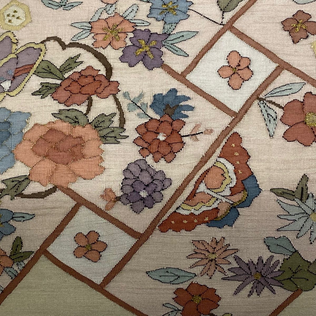 価格比較でお得にお買物。 袋帯 草花 蝶 金糸 ベージュ お太鼓柄 正絹