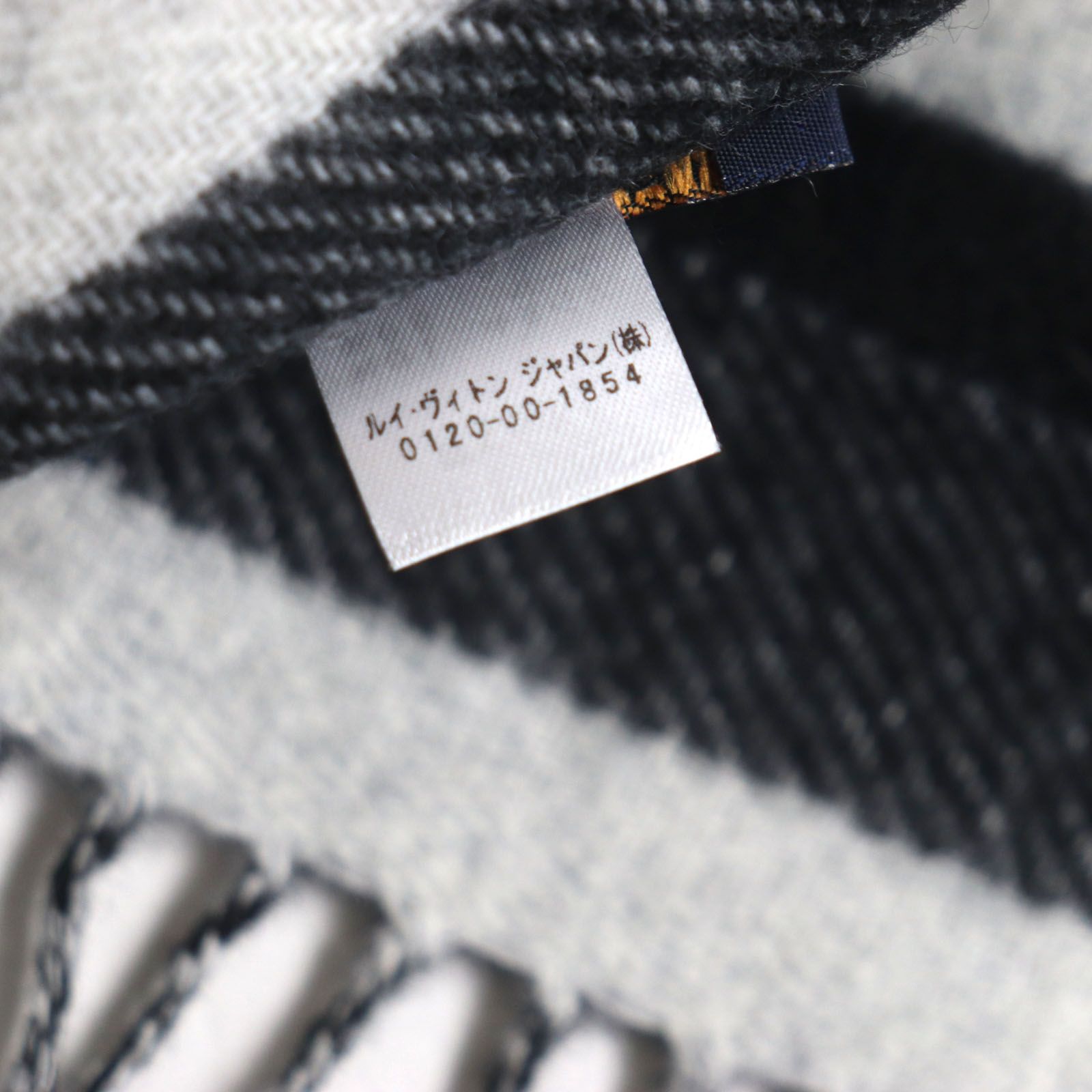 LOUIS VUITTON カシミヤ100% ニットヴィトン刻印カフスボタン LOUIS VUITTON カシミヤ100% ニットヴィトン刻印カフスボタン