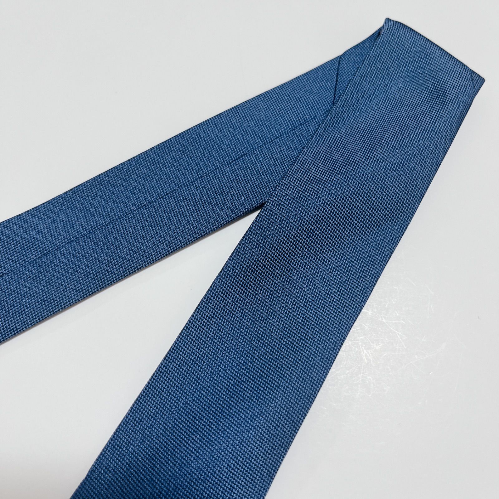 美品 フェンディ ネクタイ ハイブランド ソリッドタイ 無地 光沢 希少 濃紺 美品 フェンディ ネクタイ ハイブランド ソリッドタイ 無地 光沢