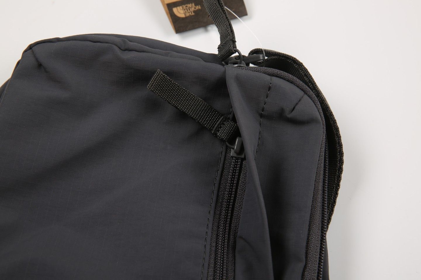 THE NORTH FACE バックパック ベージュ・黒 tnf-color-b.jpg