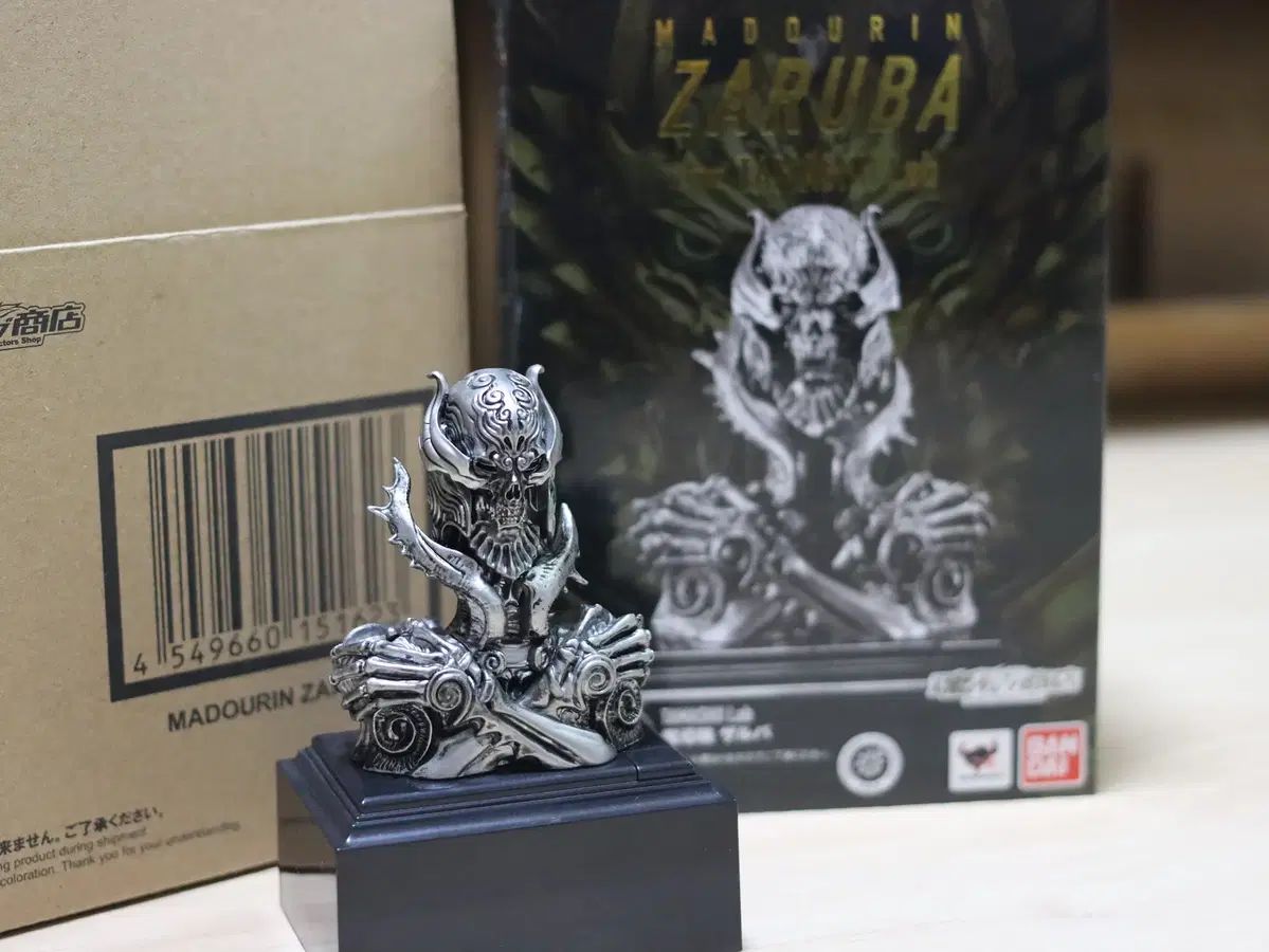 ゴールデンナイト 横 玉志研究室 マドリン ジャルバ 出品