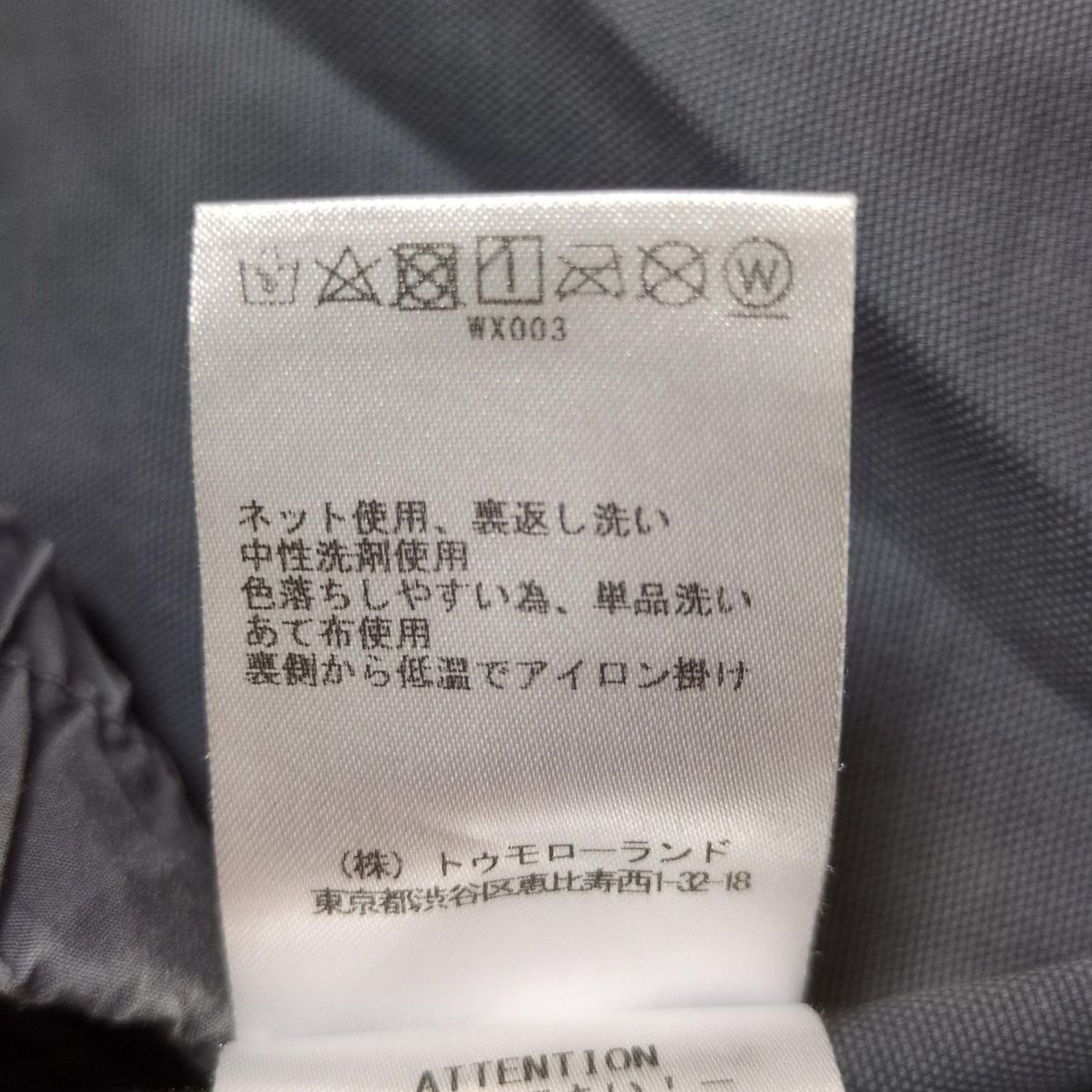 グレー