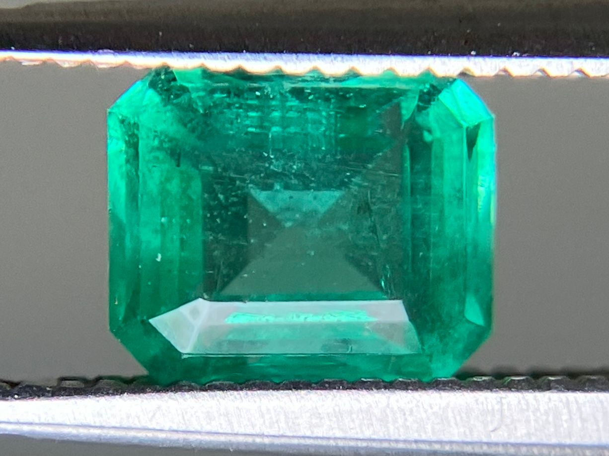 エメラルド 天然 1.080ct 中央宝石ソーティング付き 6.34㎜×5.54