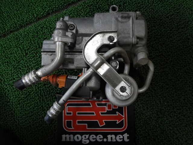 1FC6592 GM3 日産 リーフ AZE0 中期型 X エアコンコンプレッサー 92600 3NF0A 走行距離125814km