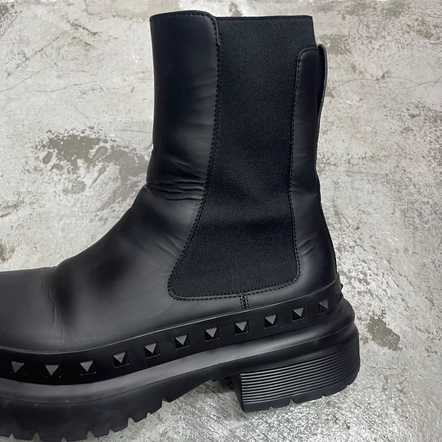 VALENTINO GARAVANI ロックスタッズ レザー サイドゴア ブーツ