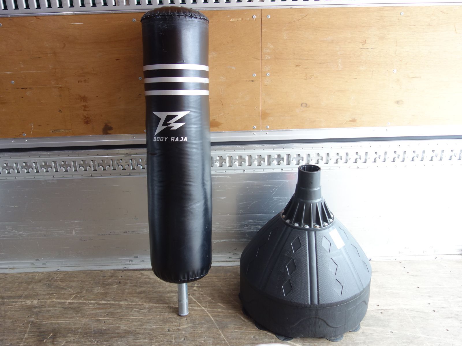 サンドバッグ BODY RAJA 引取り限定】BODY RAJA サンドバッグ 黒 武道
