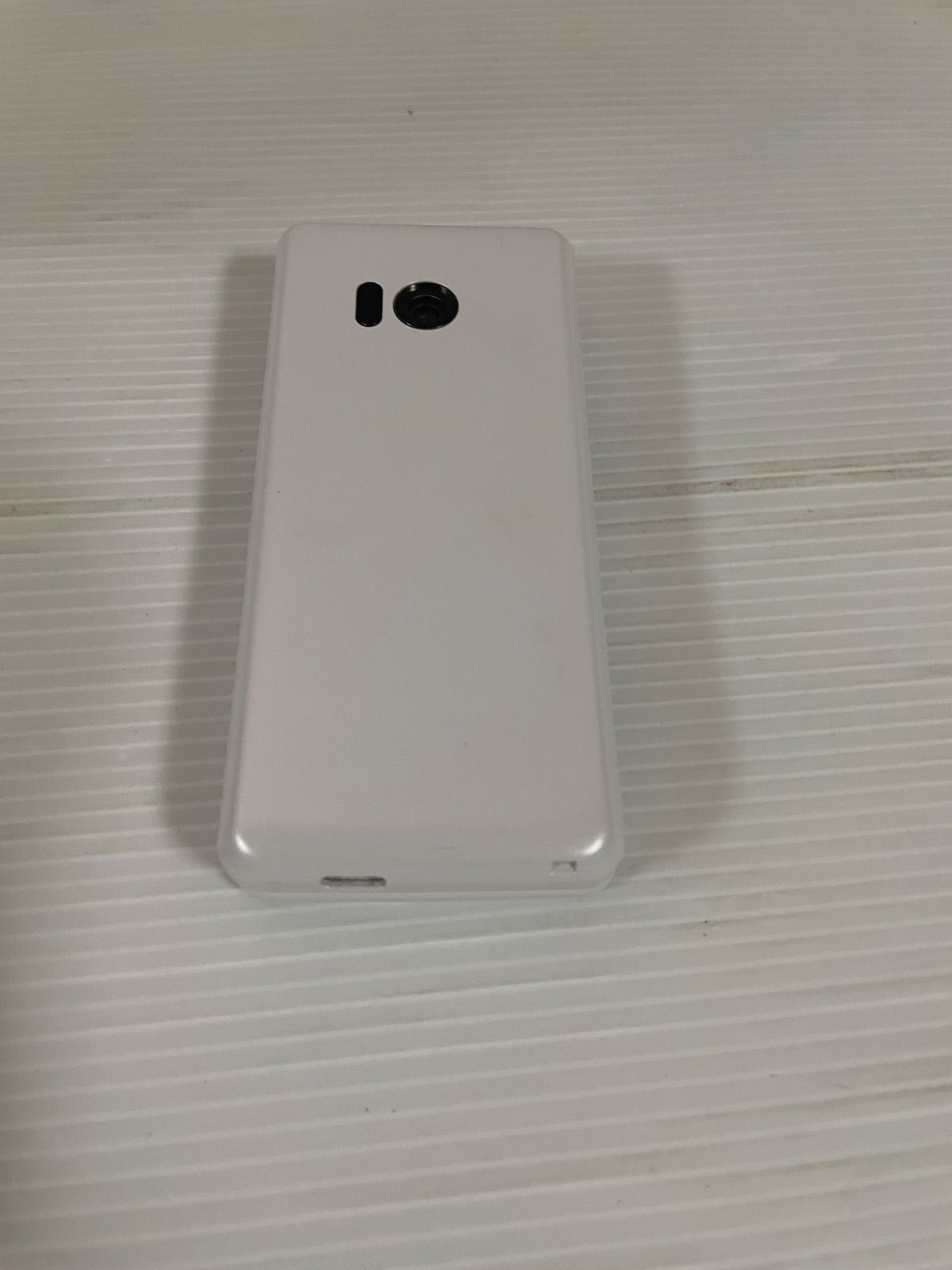 AQUOS ケータイ3 ホワイト アクオスケータイ 型番:NP805SH 容量:8G