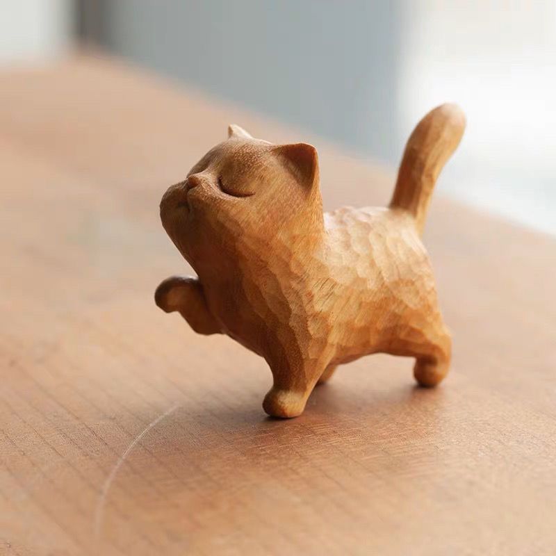 ボックスウッド  招き猫  木彫りの猫   コイル状の動物が付いたハンドルピース