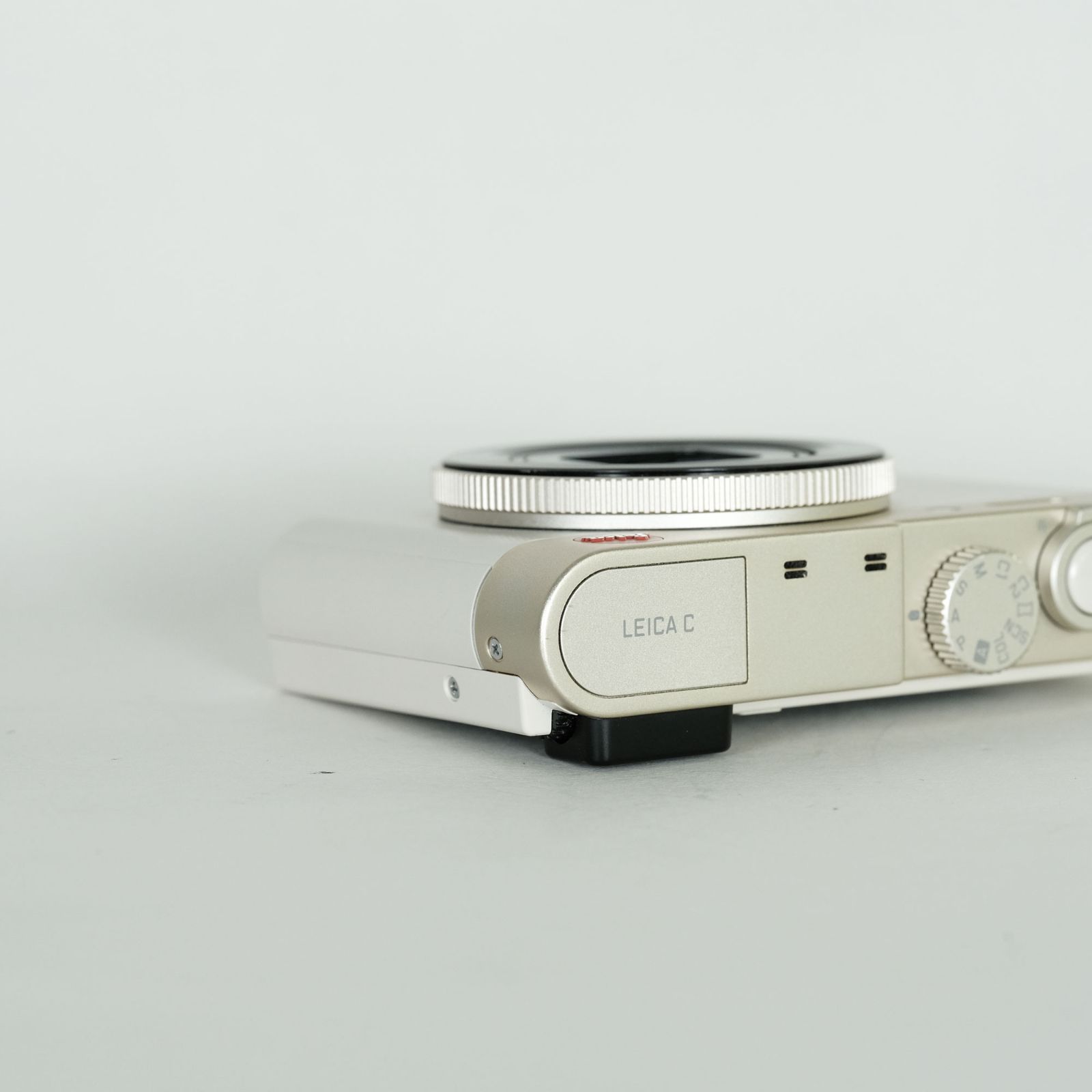 ライトゴールド コンパクトデジタルカメラ