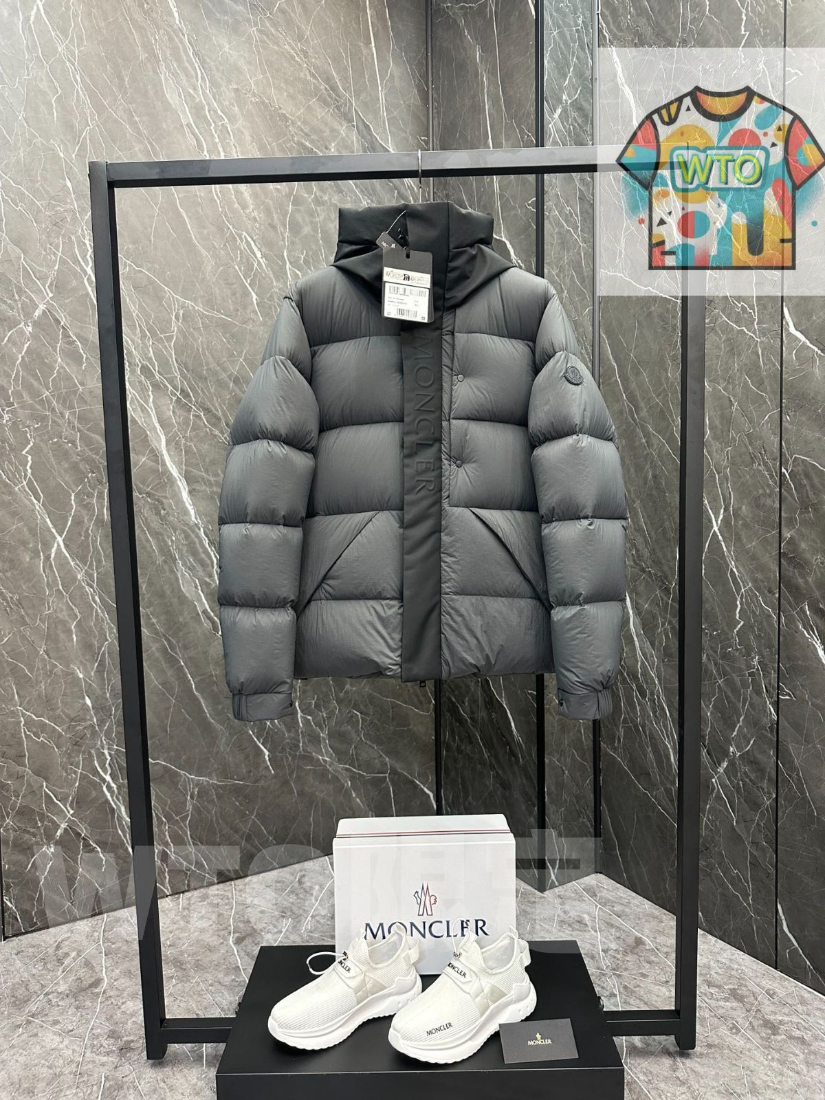 MONCLERモンクレール 灰色の短い男性｜本日限定特価｜新品未使用