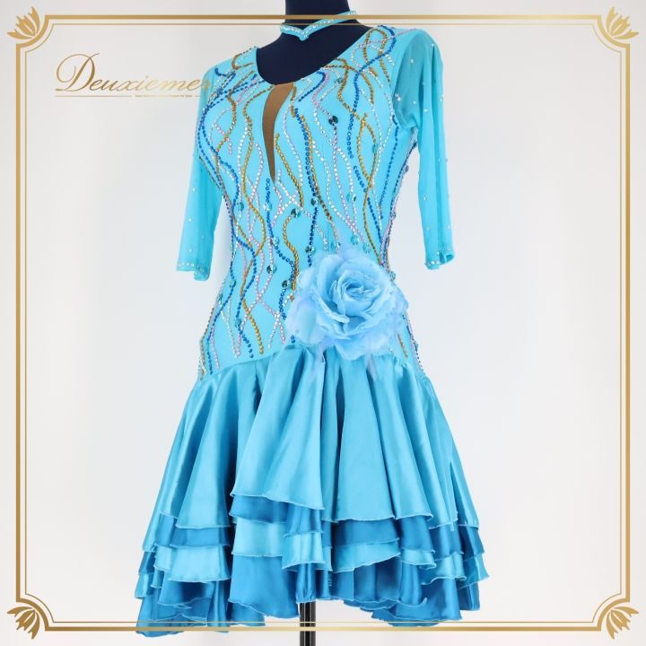 社交ダンス 衣装 ラテン ドレス ワンピース 水色 レース フリル 青 デモ 競技 ダンス パーティ 発表会 ブルー系 かわいい フリルスカート コサージュ 競技用 おしゃれ 大人用 女性用 Mサイズ