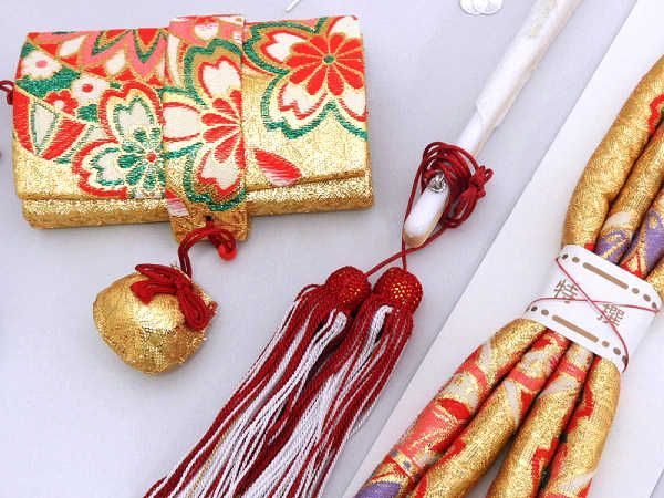 着物美人 送料込み 七五三 女の子 箱セコ3点セット 七五三箱セコ 女の子箱セコ 女の子帯締め 箱迫 丸ぐけ 帯締め 末廣 びら簪 女児 子供 キッズ 2 3歳 5 6 7歳 女の子着物用 七五三着物用 金 赤 m525310