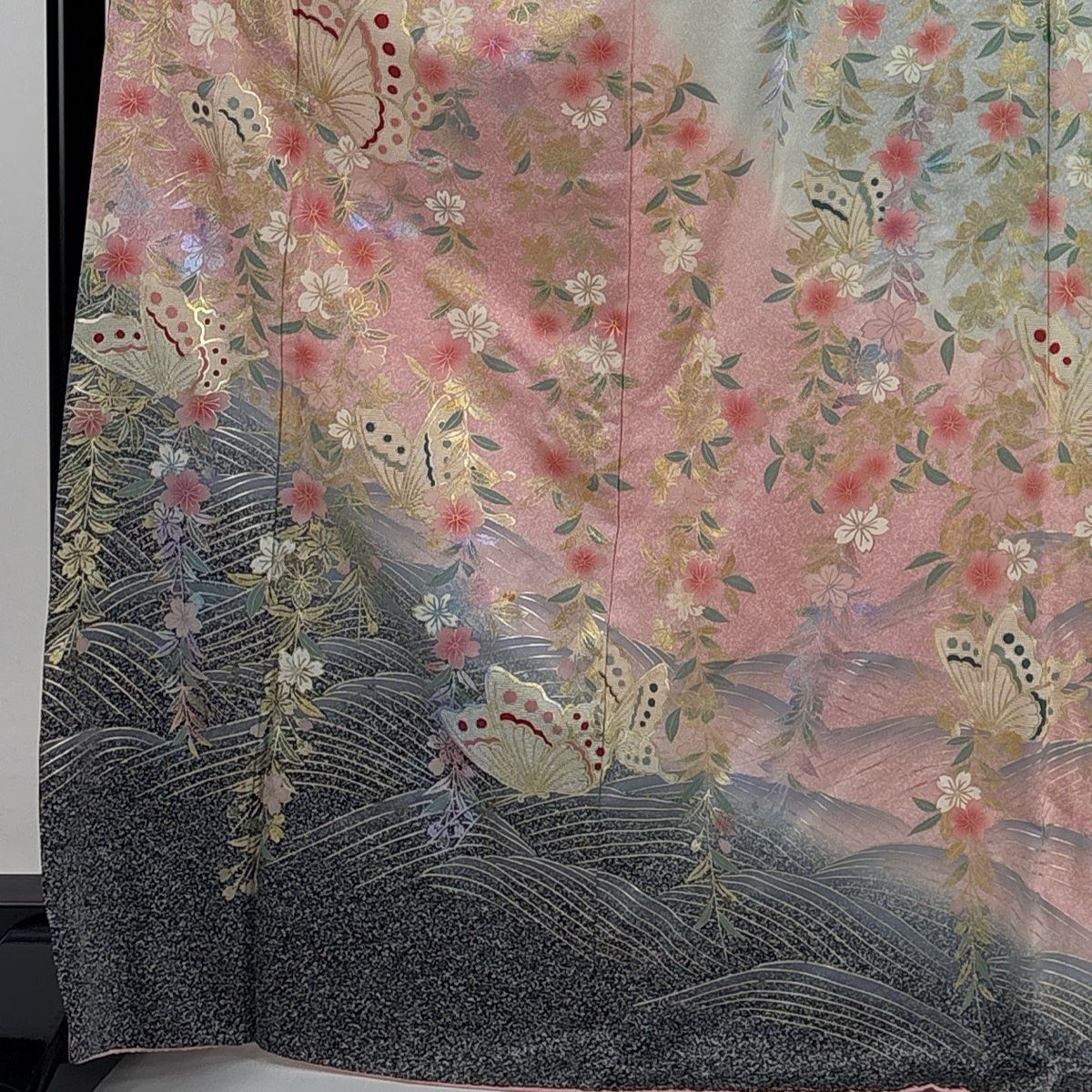 D370 振袖　叩き染め　蝶　枝垂れ桜　金彩　正絹　着物　袷　極美品 楽天市場】【新品】 振袖 袷 着物 正絹 絹 刺繍 水色 扇 四季の