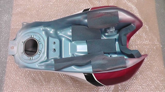 CB400SF HYPER VTEC Revo NC42 の ガソリンタンク:#1748330168 - メルカリ