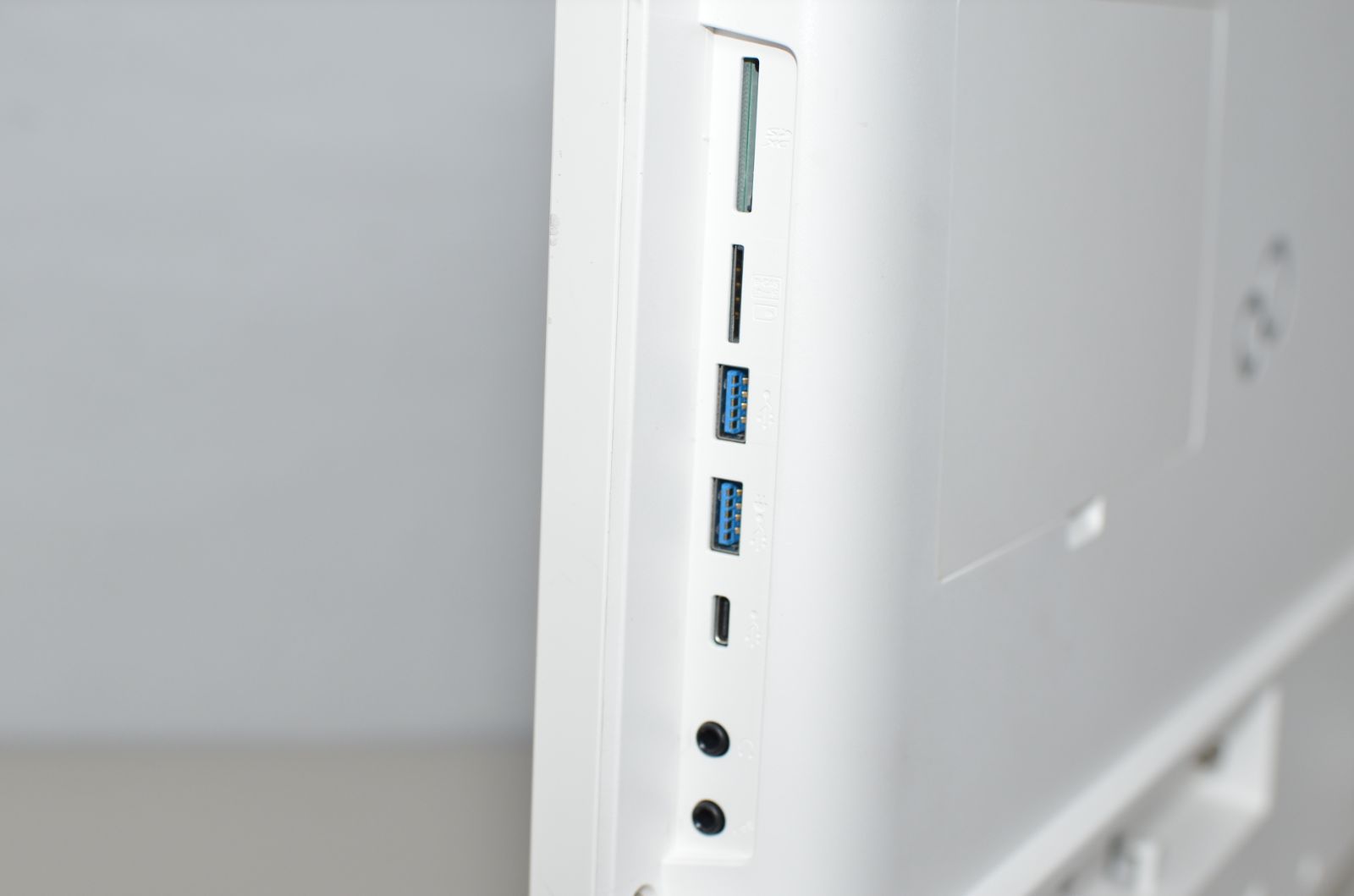 中古一体型パソコン 富士通 FH77/B1 Windows11+office core i7-7700HQ