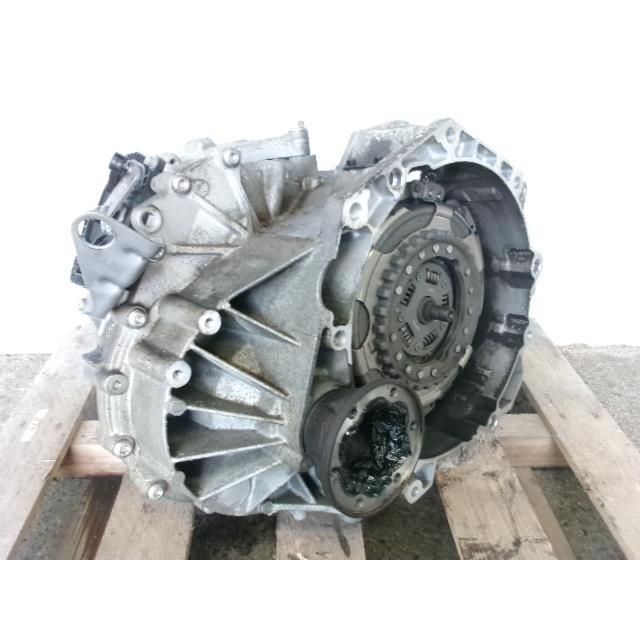 2016年 VW ゴルフ DBA-AUCJZ 7速オートマチックミッション 60356km 198451 4686