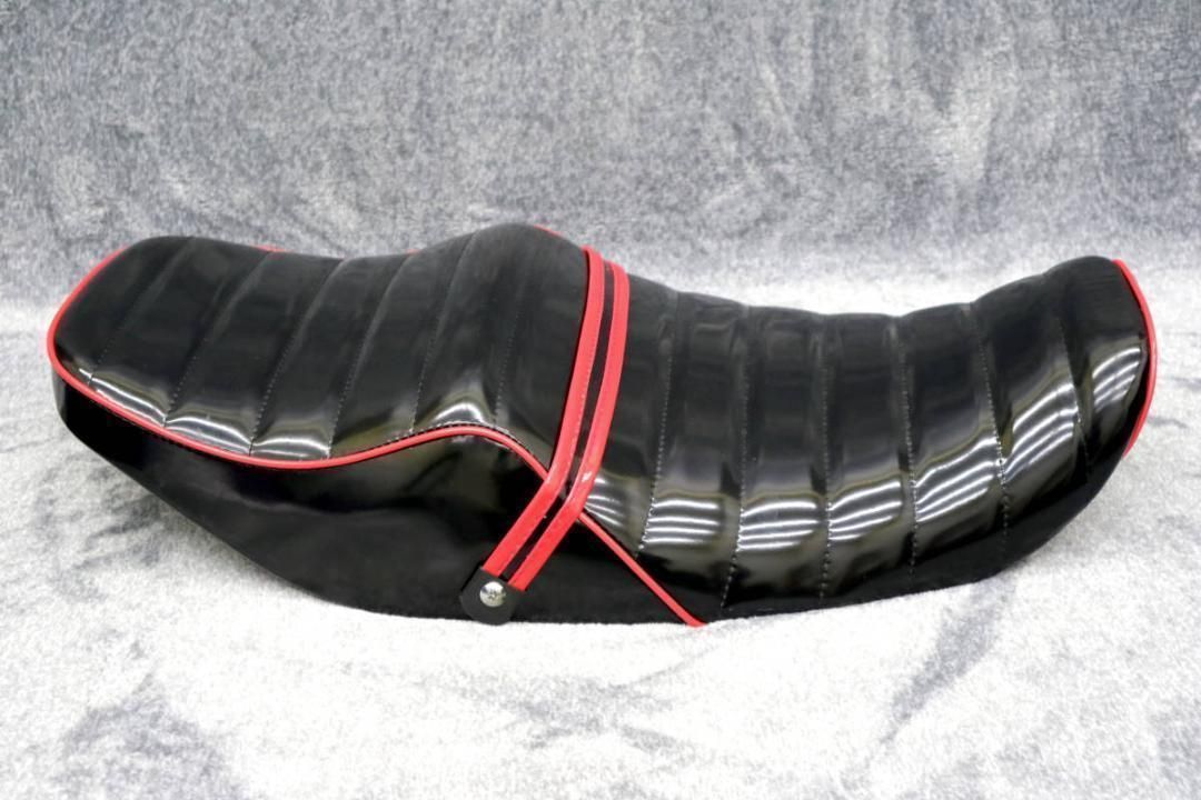 ゼファー４００　後期　黒　赤　エナメル　タックロール　シート 楽天市場】ゼファー400 後期 黒 赤 エナメル タックロール