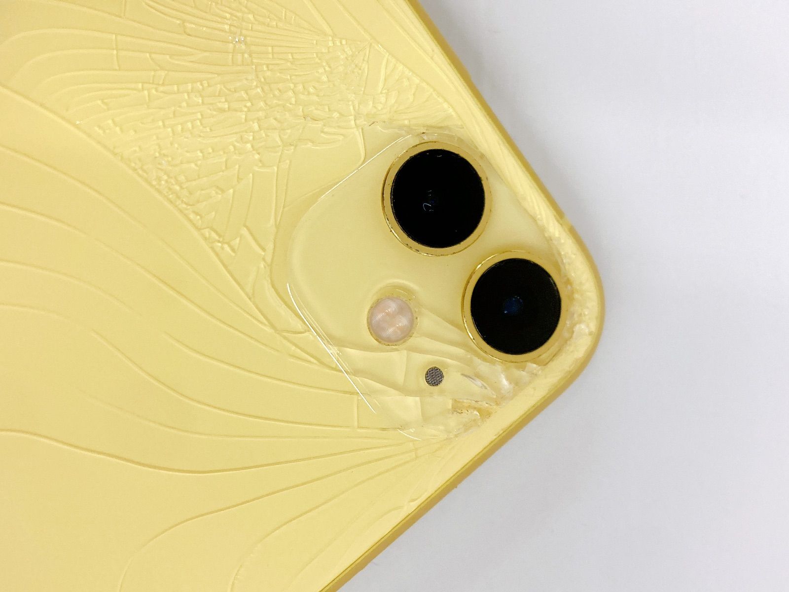 完全ジャンク 起動不可 iPhone11 イエロー ジャンク品 起動できない 電源ボタン押せない凹 みあり背面割れ