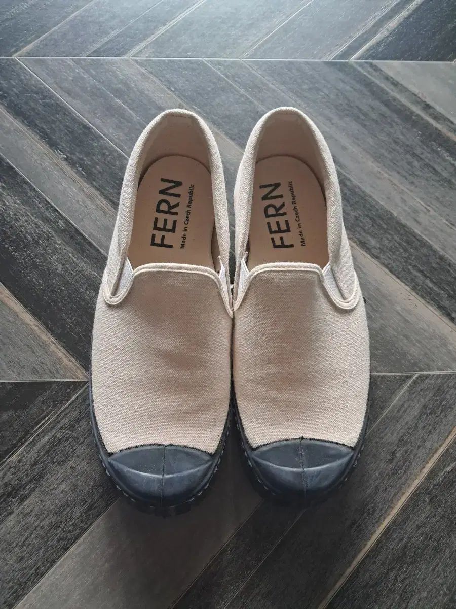 楽しい靴 fern (チェコ産)