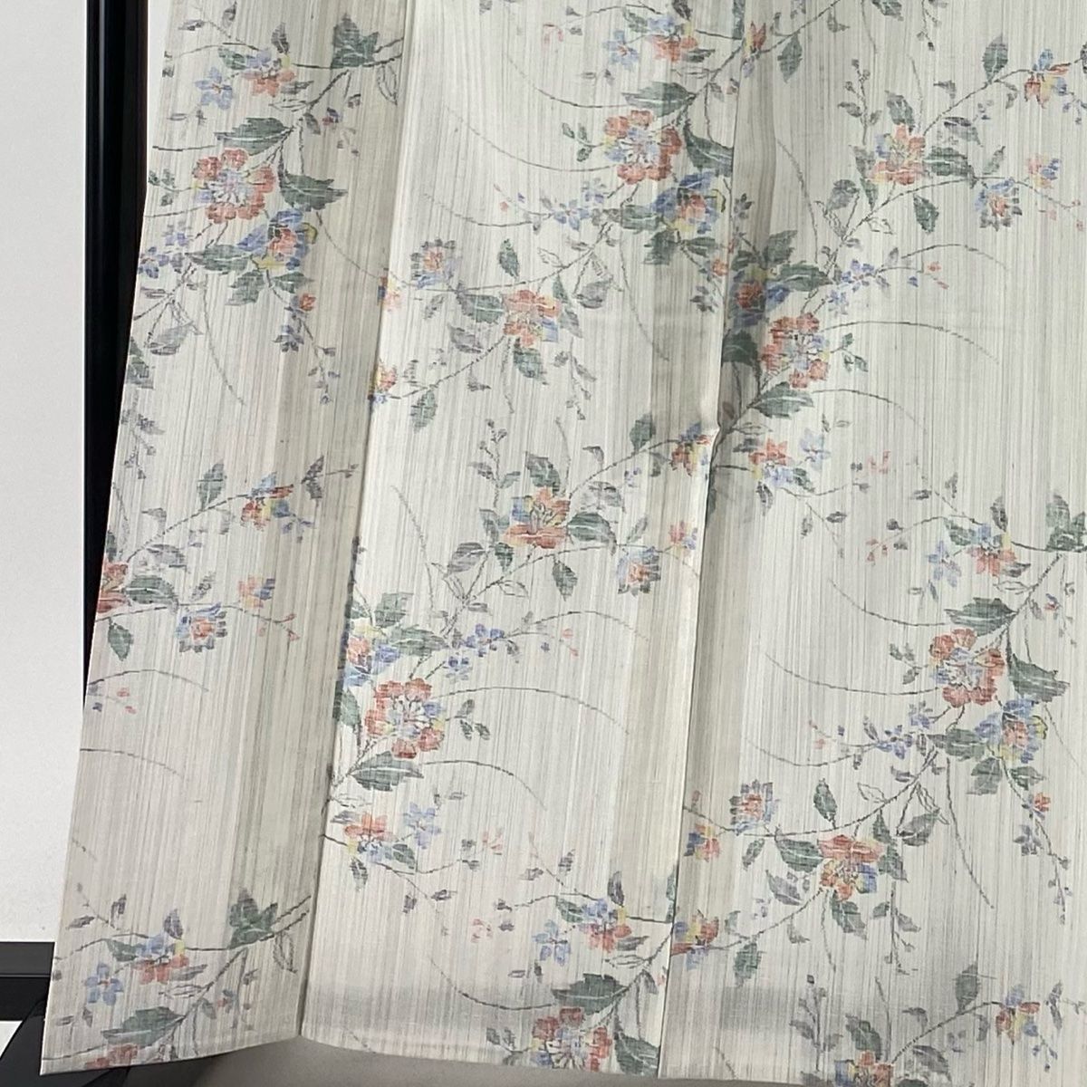 紬 身丈164.5cm 裄丈63.5cm S 単衣 草花 縦縞 灰白 正絹 美品 秀