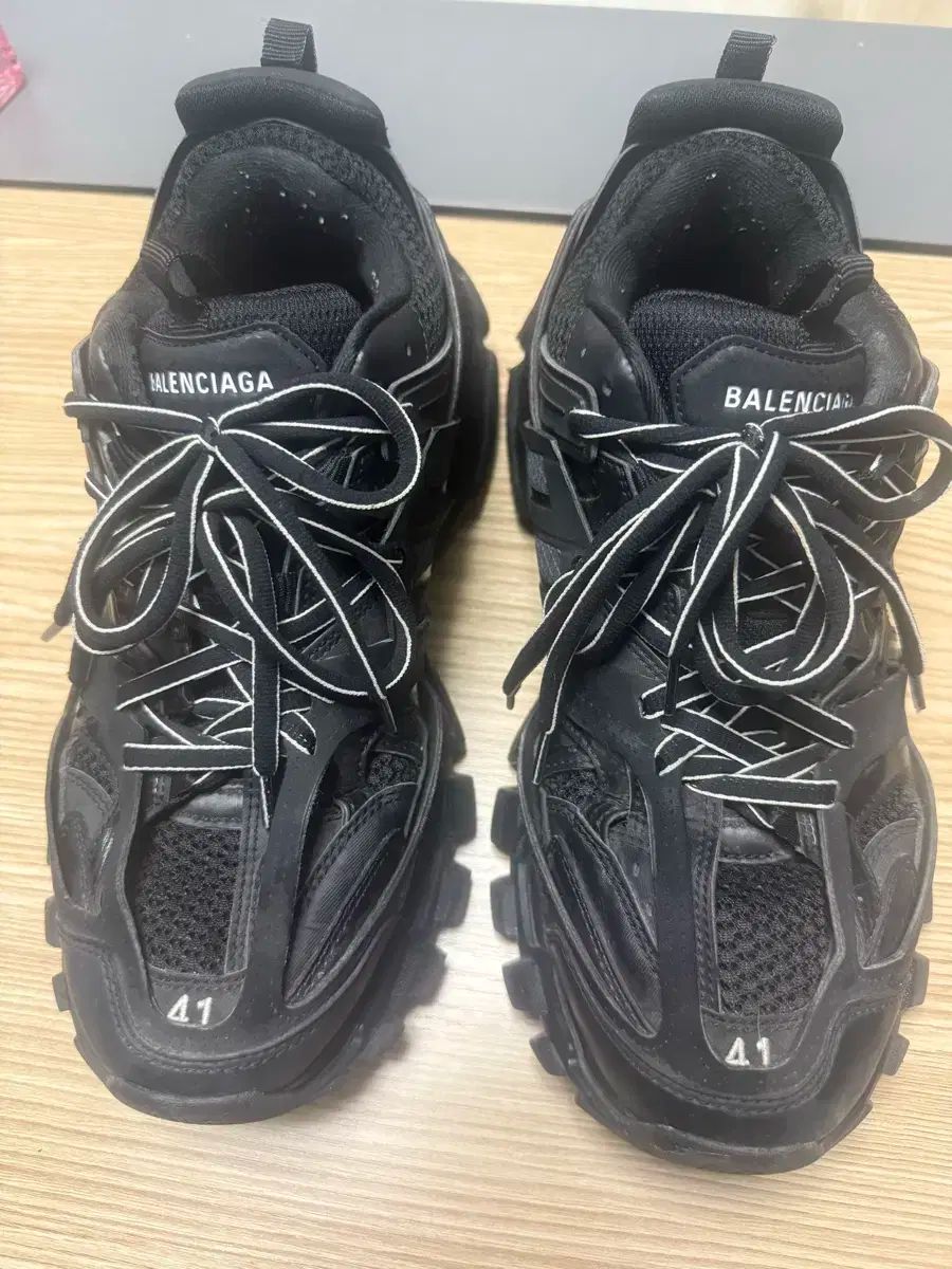 BALENCIAGA(バレンシアガ) トラック 出品