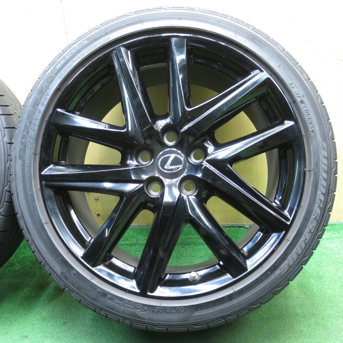 純正 235|40R19